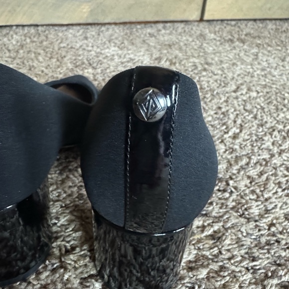 Donald Pliner Stephani pointed toe pumps with block heel Black Size 7.5 - Picture 8 of 13